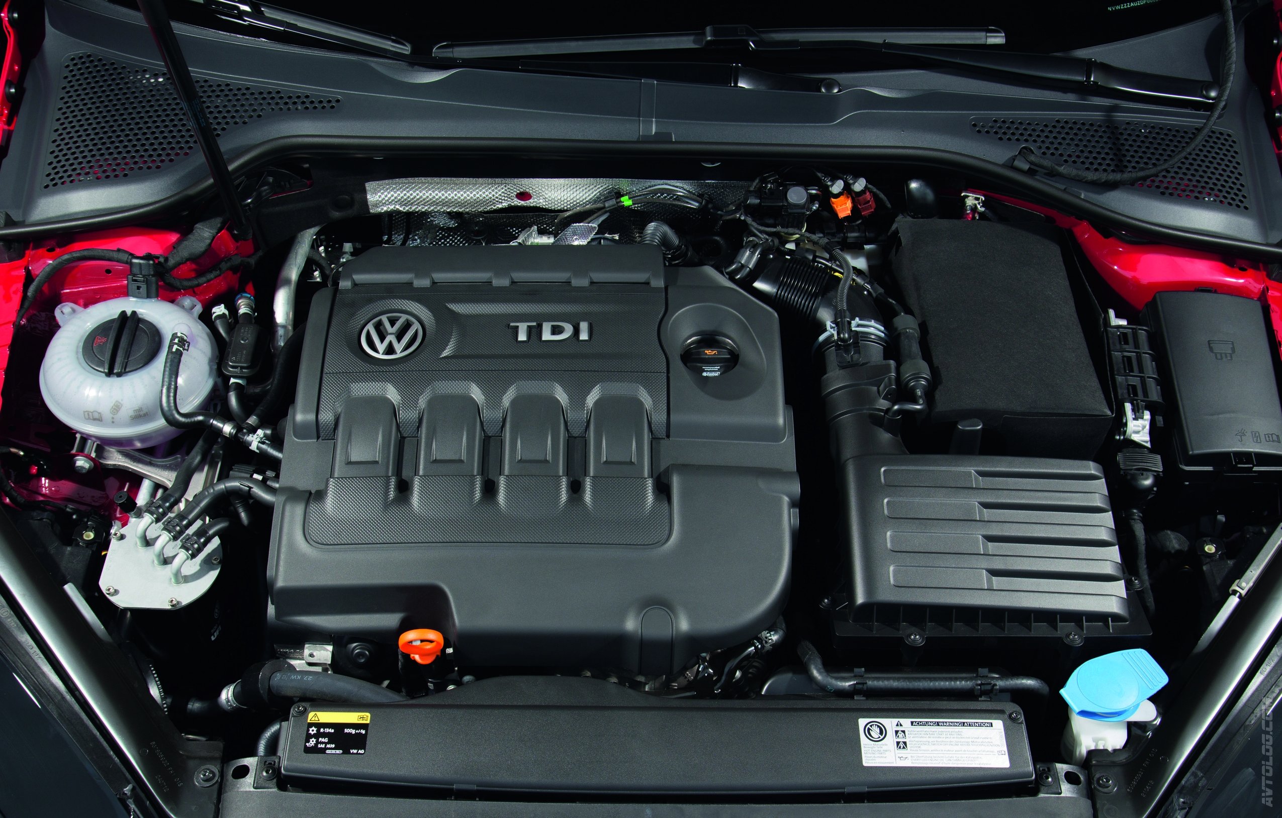 Дизельные двигатели volkswagen. Фольксваген гольф 7 дизель 1.6 мотор. VW 2.0 TDI. DBGC 2.0 TDI. Гольф 7 подкапотное 1.2.